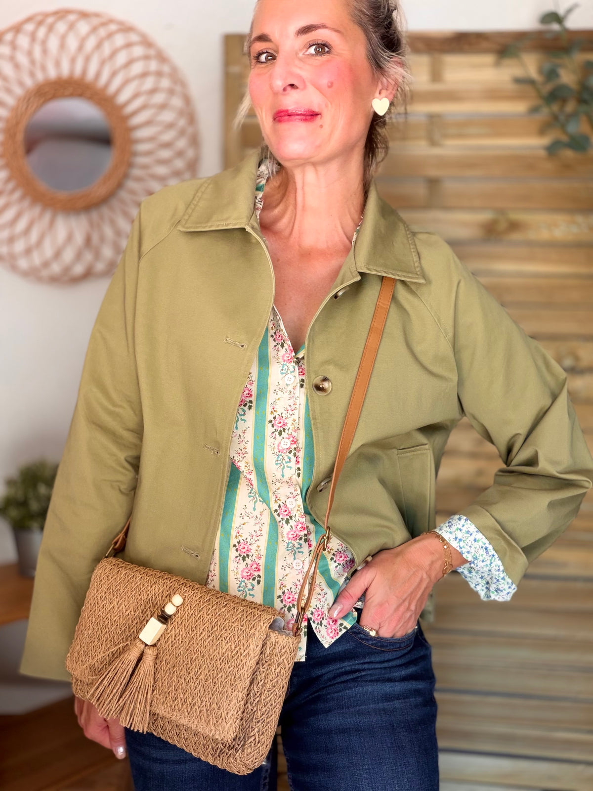 Sac à main avec pompon en raphia ISORA Camel - FIN DE SÉRIE