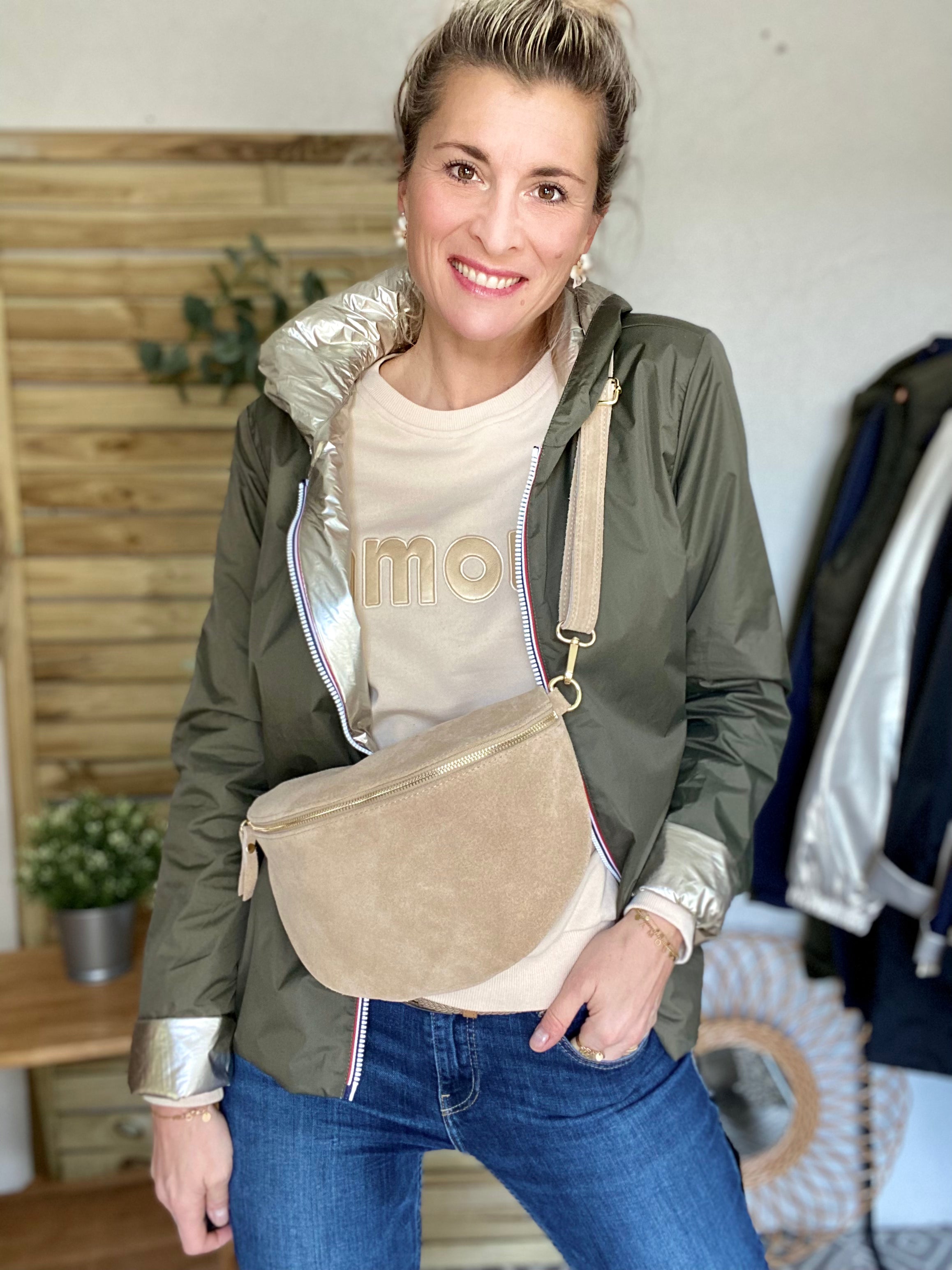 Sac banane XL en cuir velours 30cm JUDY - Beige