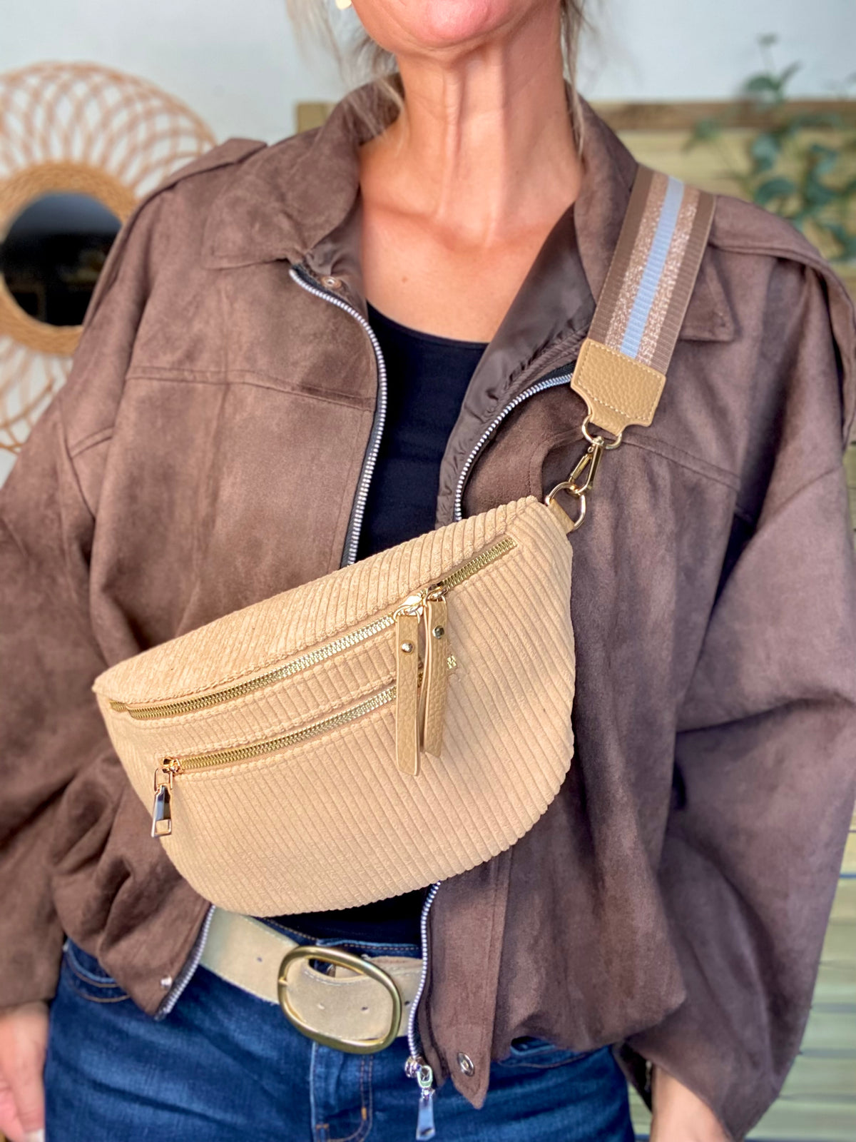 Sac banane L en velours côtelé 2 zips et sangle fantaisie - ASHLY - Camel clair • FIN DE SÉRIE