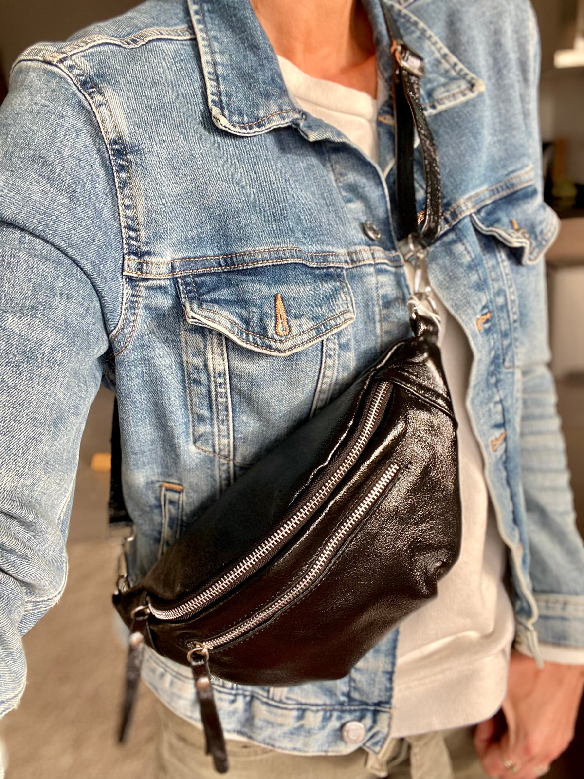 Sac banane en cuir irisé double poche - OPALE - Noir / Argent