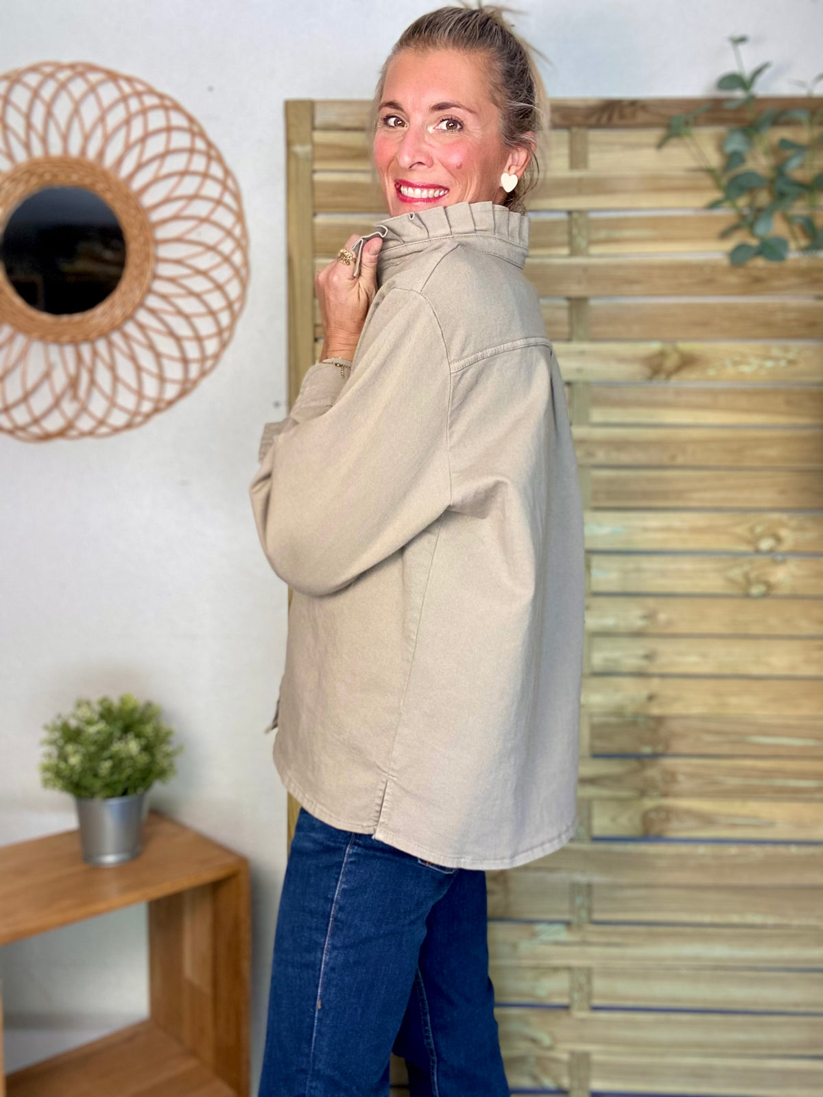Veste / Chemise en coton, col victorien volanté Beige taupe LISON