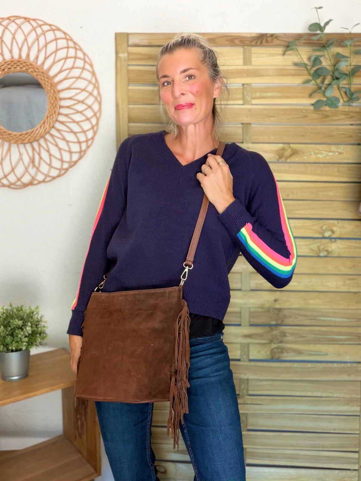 Pull épais avec bandes arc-en-ciel, col V - RAINBOW 🌈 Bleu marine - Winter 2026