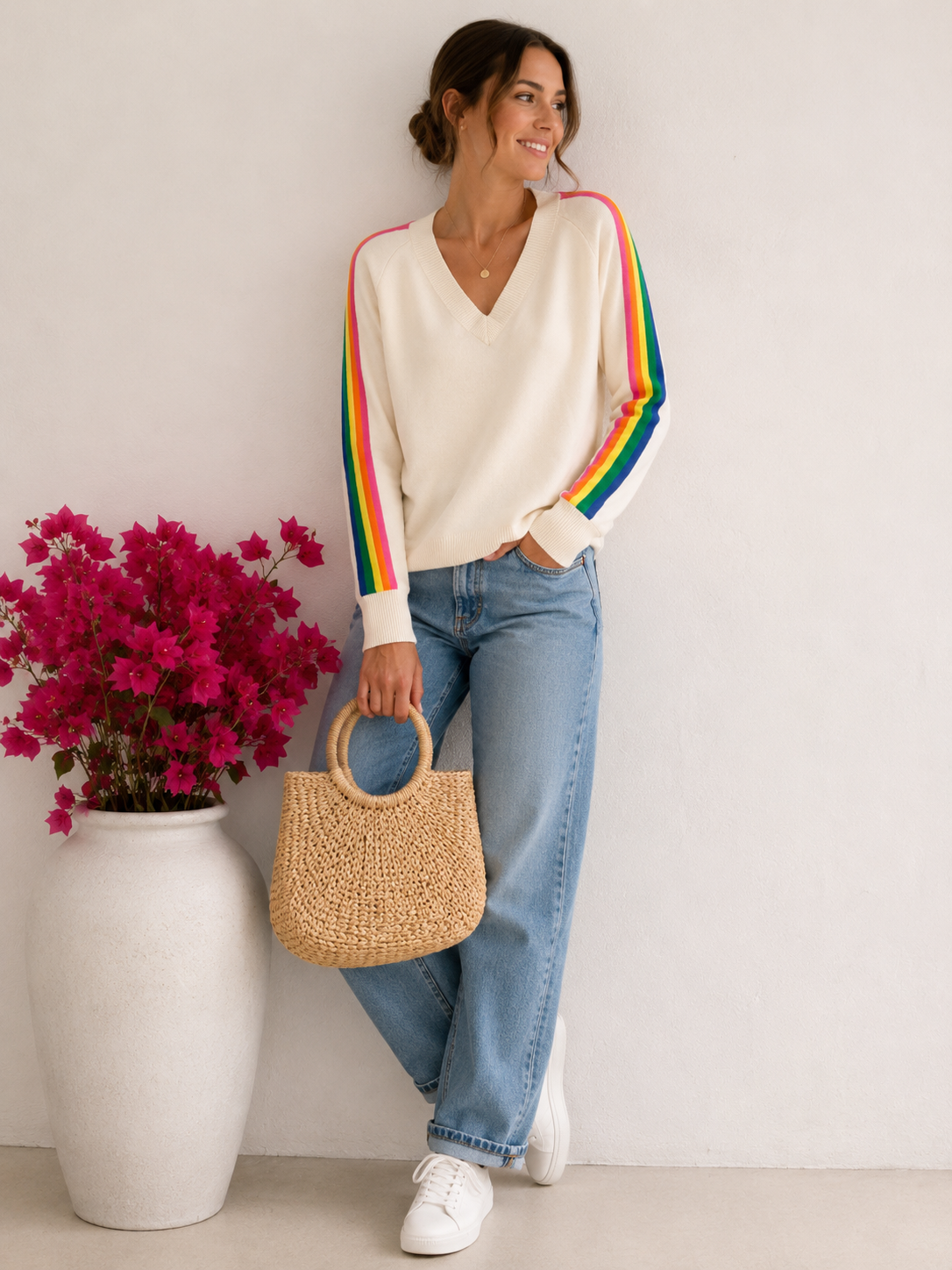 Pull fin avec bandes arc en ciel, col V - RAINBOW 🌈 Écru - Spring 2026
