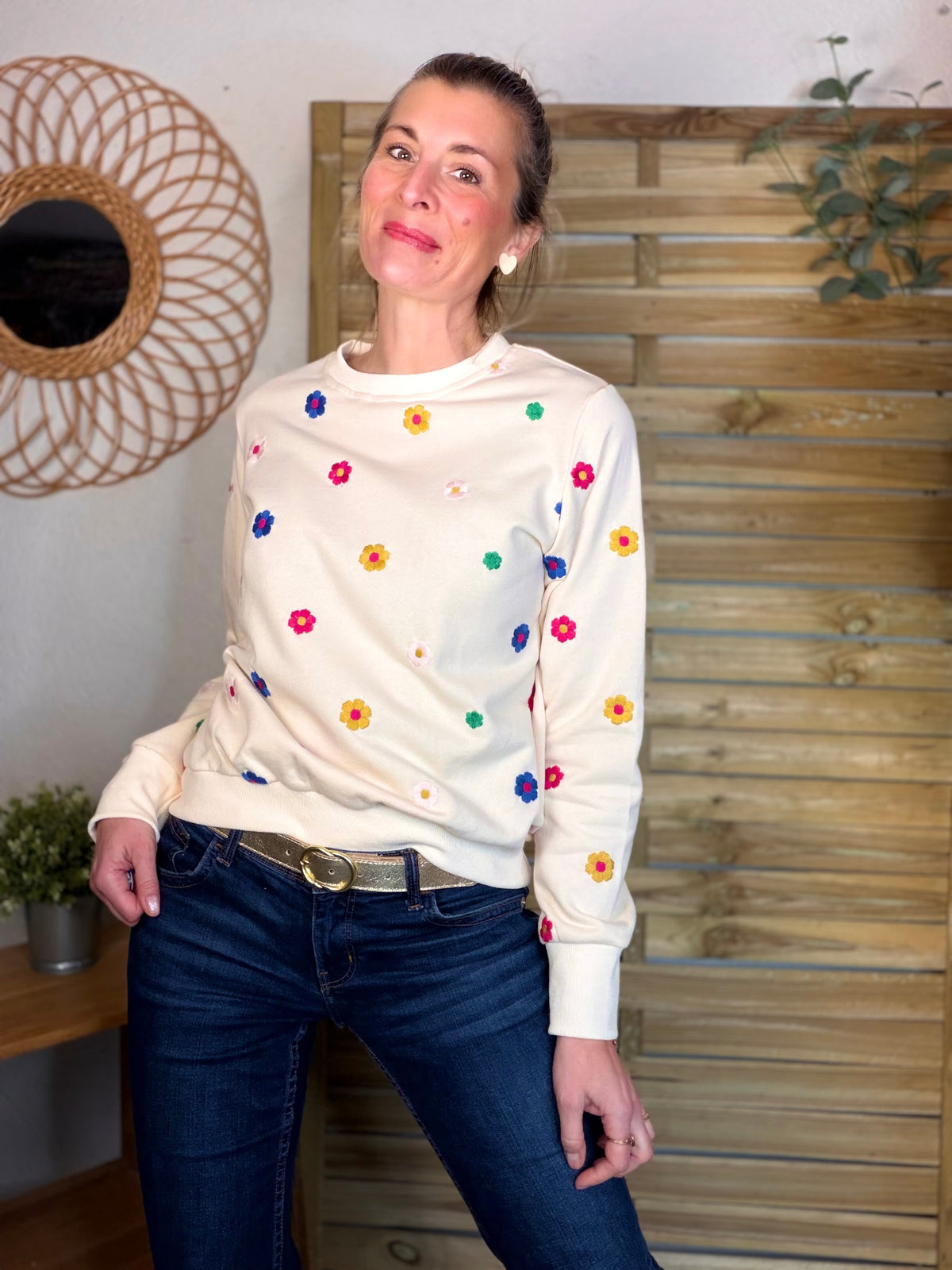 Sweat Beige fleurs multico brodés 🌸 ELISA - FIN DE SÉRIE