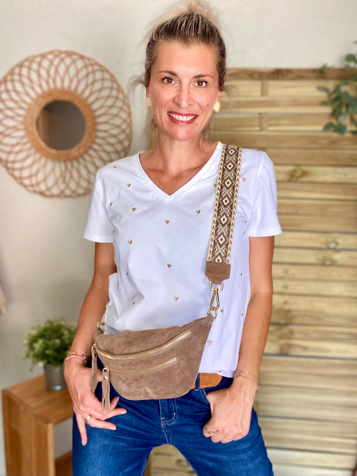 Sac banane avec poche avant, en cuir daim HOLLY - Café