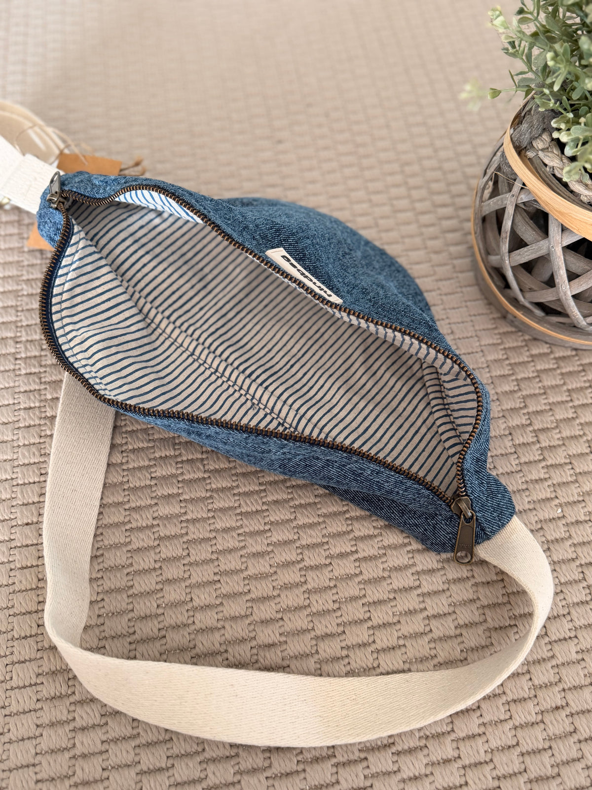 HINDBAG OLIVIA - Sac banane Denim bleu foncé