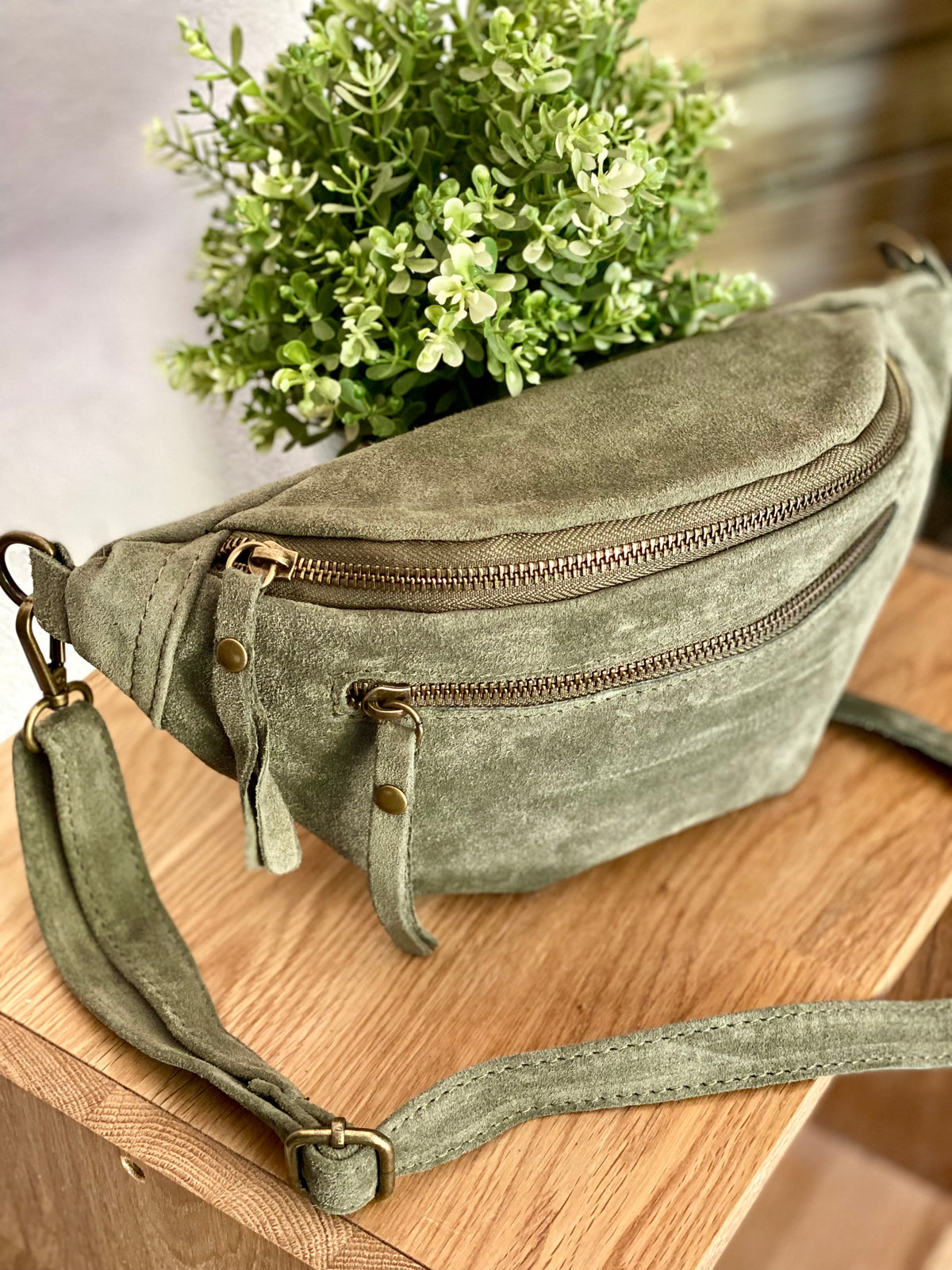 Sac banane double poche en cuir daim - OPALINE - Vert sauge (kaki clair)