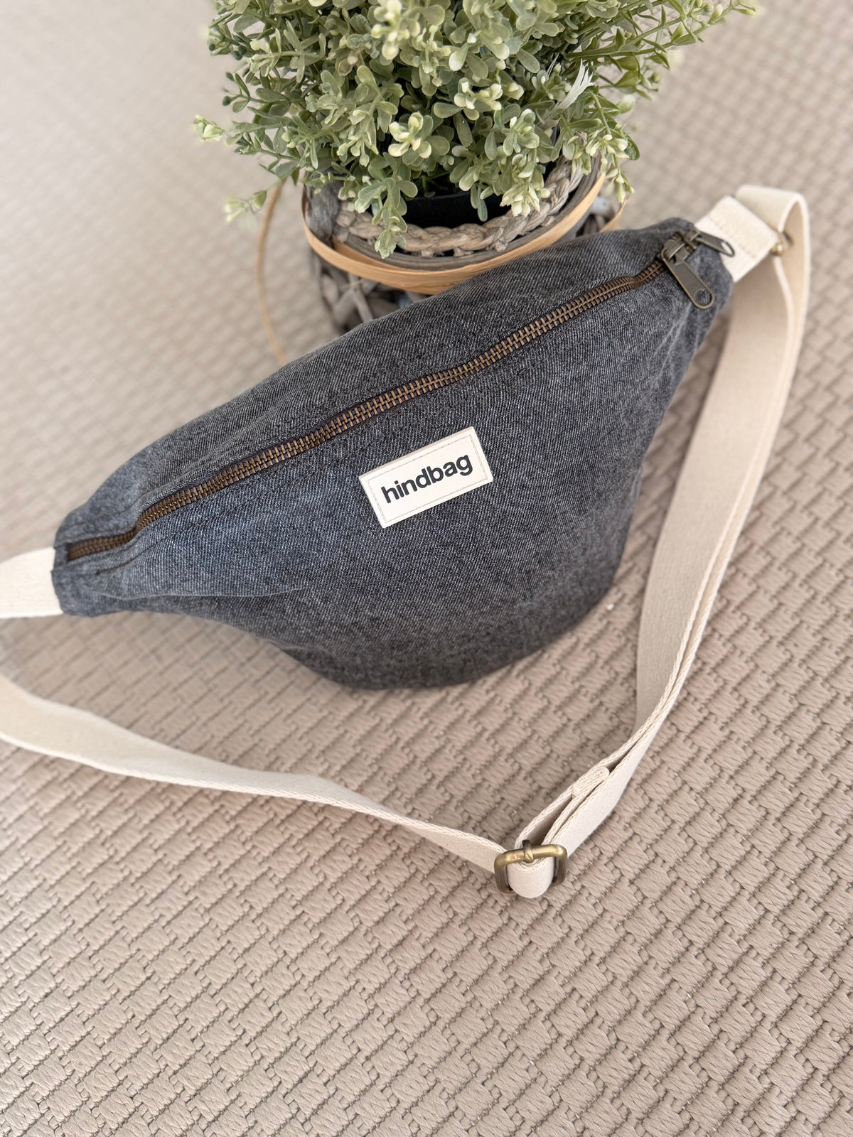 HINDBAG OLIVIA - Sac banane Denim gris foncé