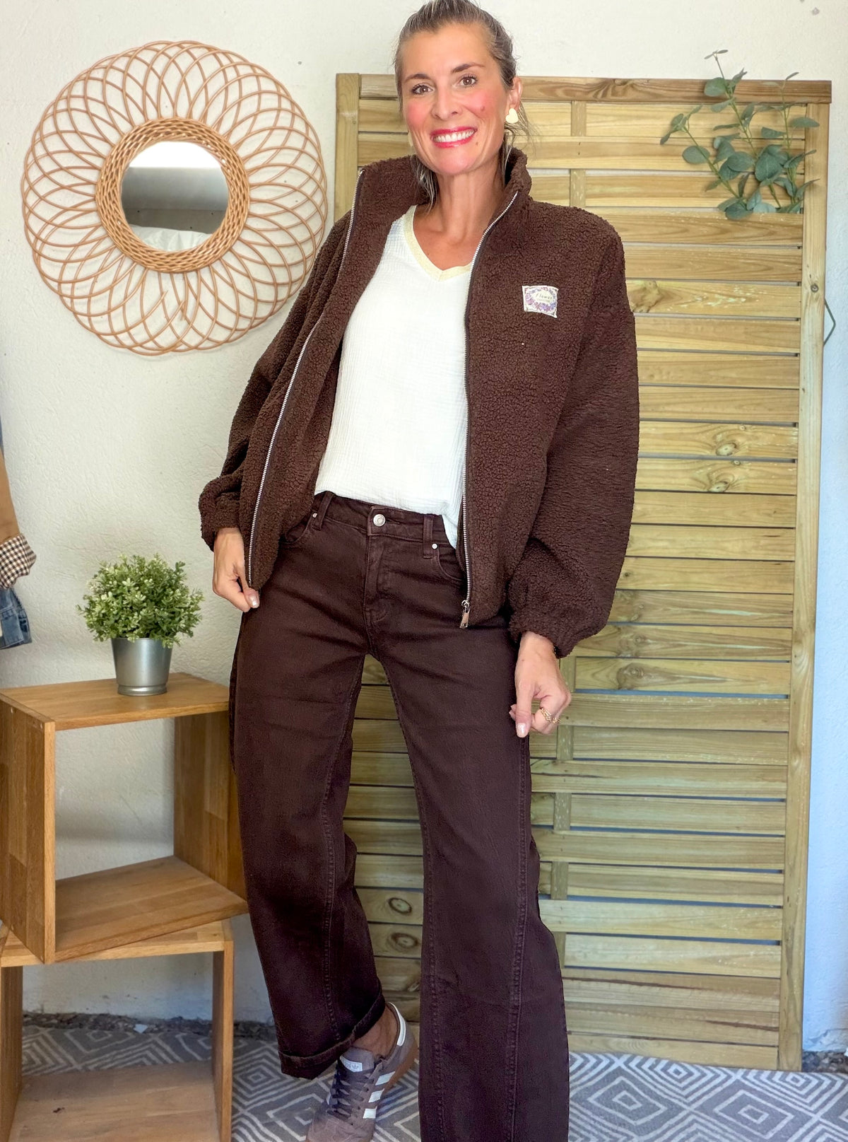 RÉASSORT PRÉVU MI NOVEMBRE • Pantalon Jean coupe barrel LÉON Chocolat