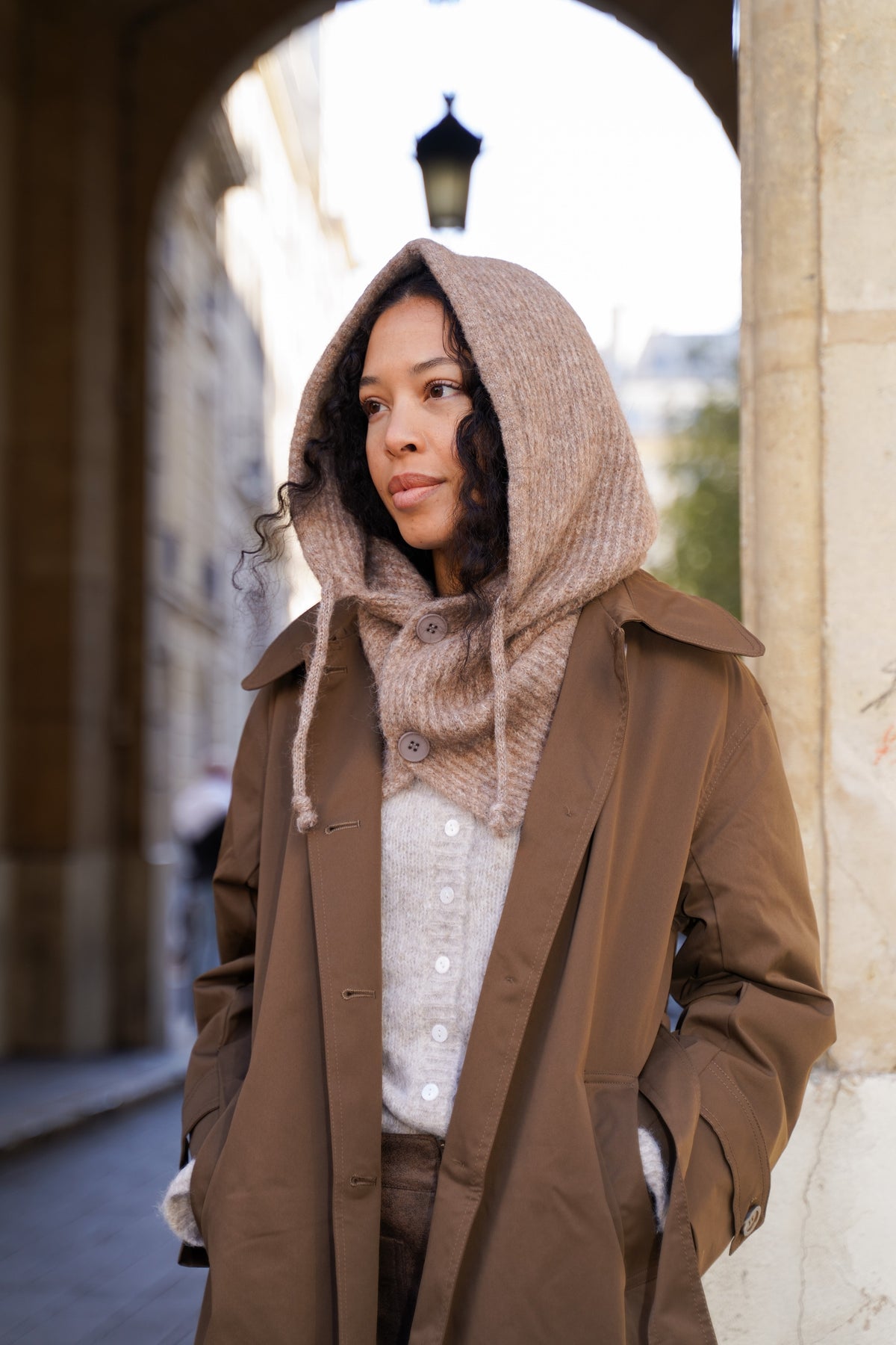 Col cagoule LORIE en maille avec boutons - Camel