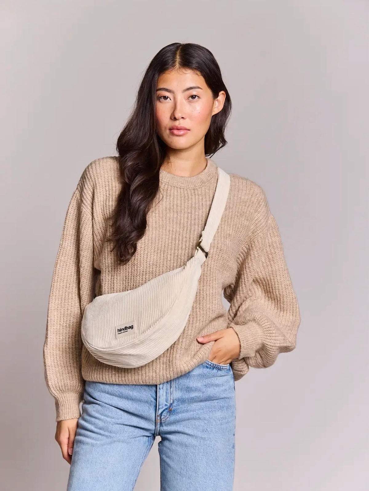 HINDBAG ANDRÉA - Sac banane demi-lune Velours beige