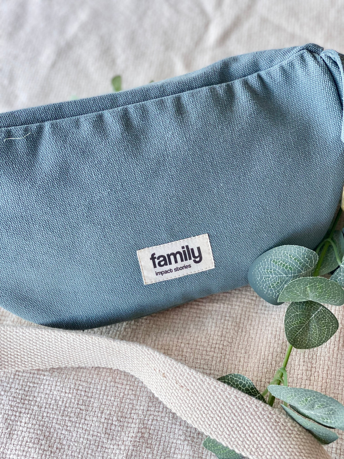 Sac banane en toile MUM OF - Vert sauge - FAMILY IMPACT STORIES - FIN DE SÉRIE