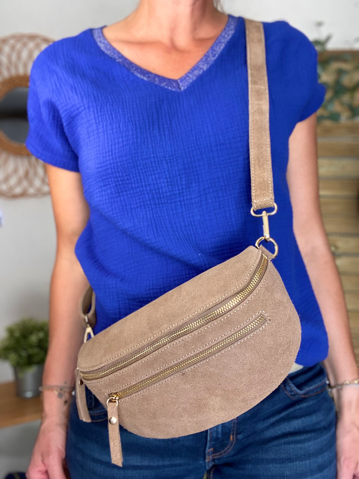 Sac banane en croûte de cuir + poche avant ALISON - Taupe
