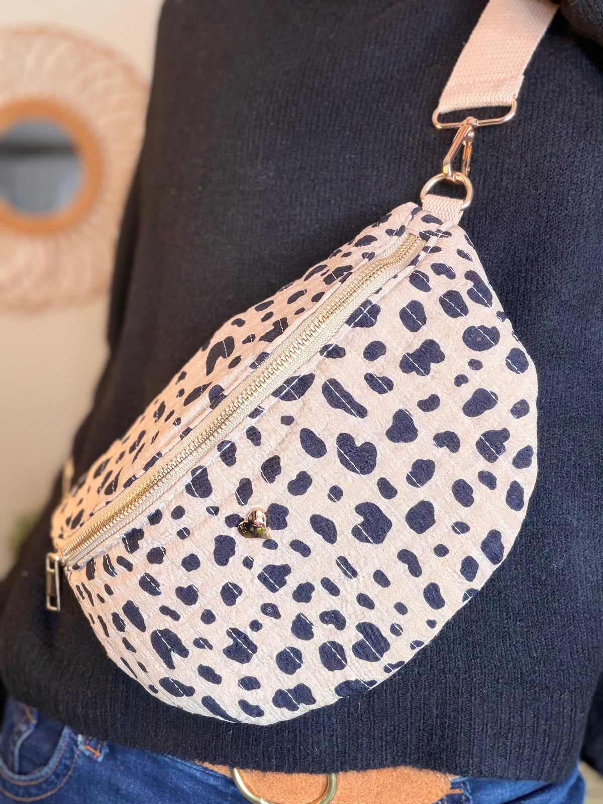 Sac banane L matelassé cœur doré 💛 JOSIE - Tacheté taupe
