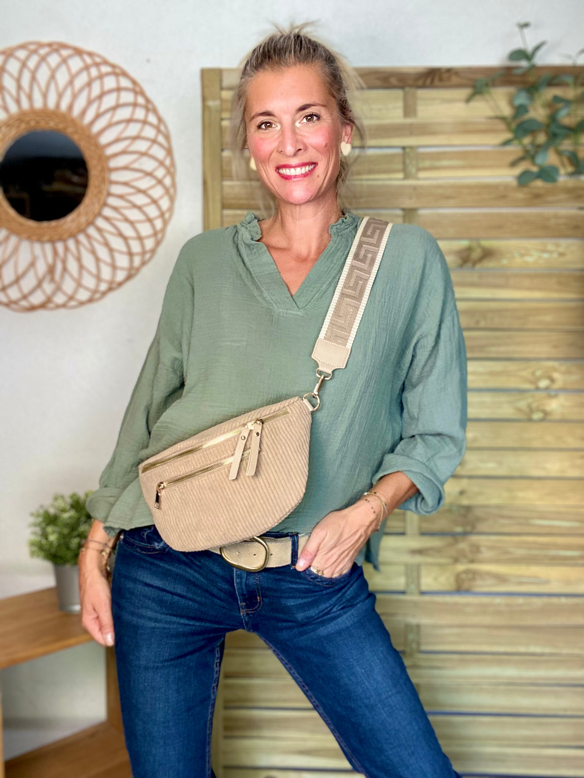 Sac banane L en velours côtelé 2 zips et sangle fantaisie - ASHLY - Beige taupe • FIN DE SÉRIE