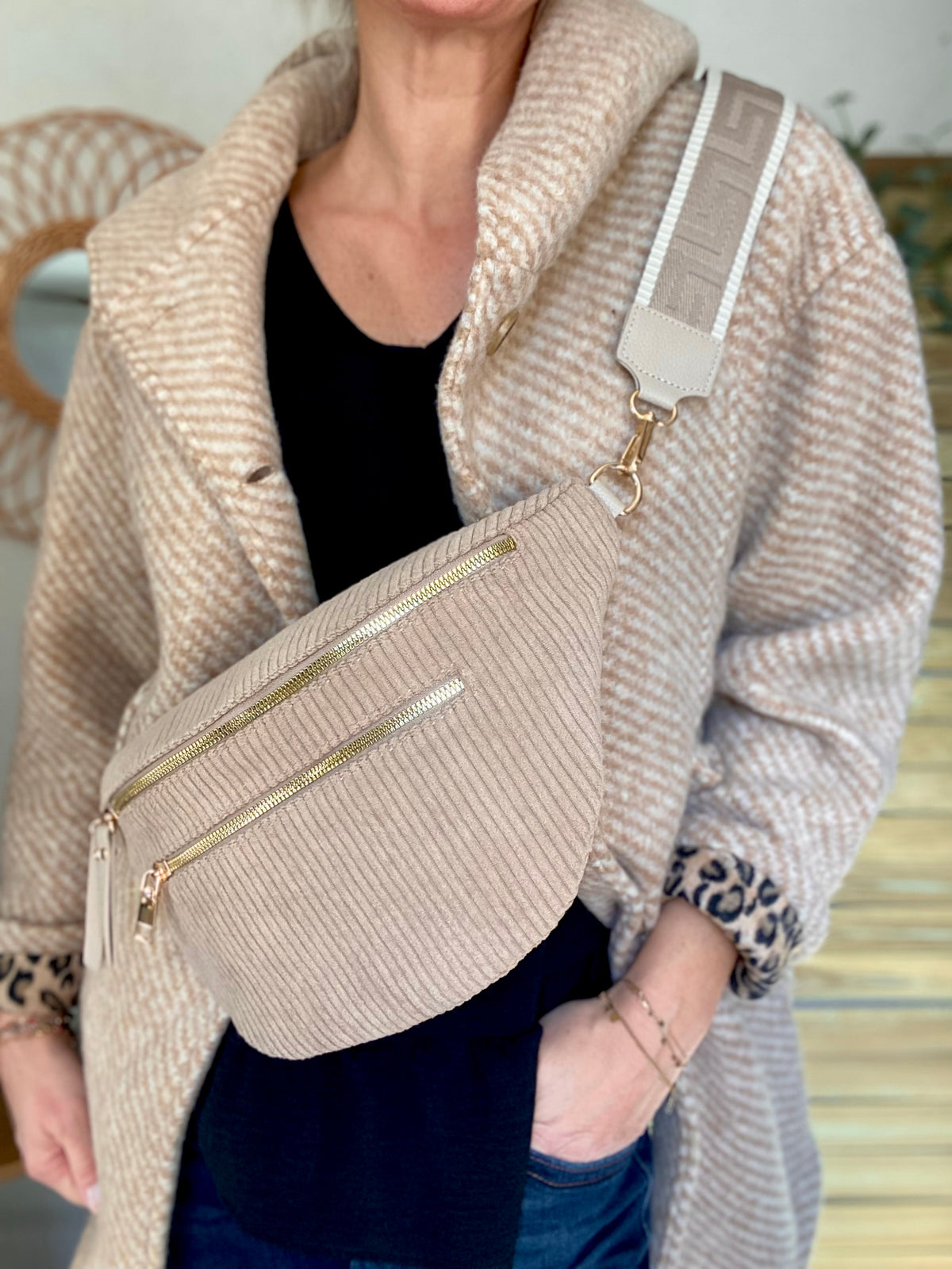 Sac banane XL en velours côtelé 2 zips et sangle fantaisie - WENDY - Taupe