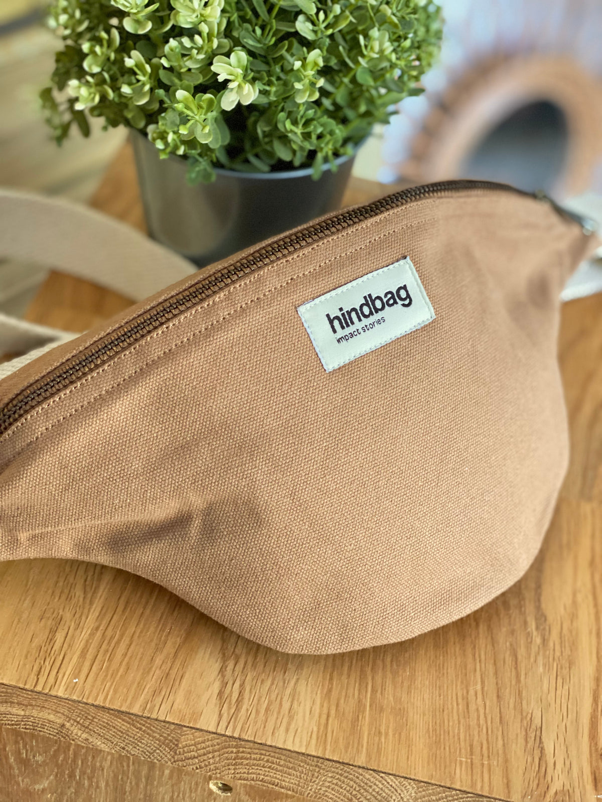 HINDBAG OLIVIA - Sac banane Cannelle