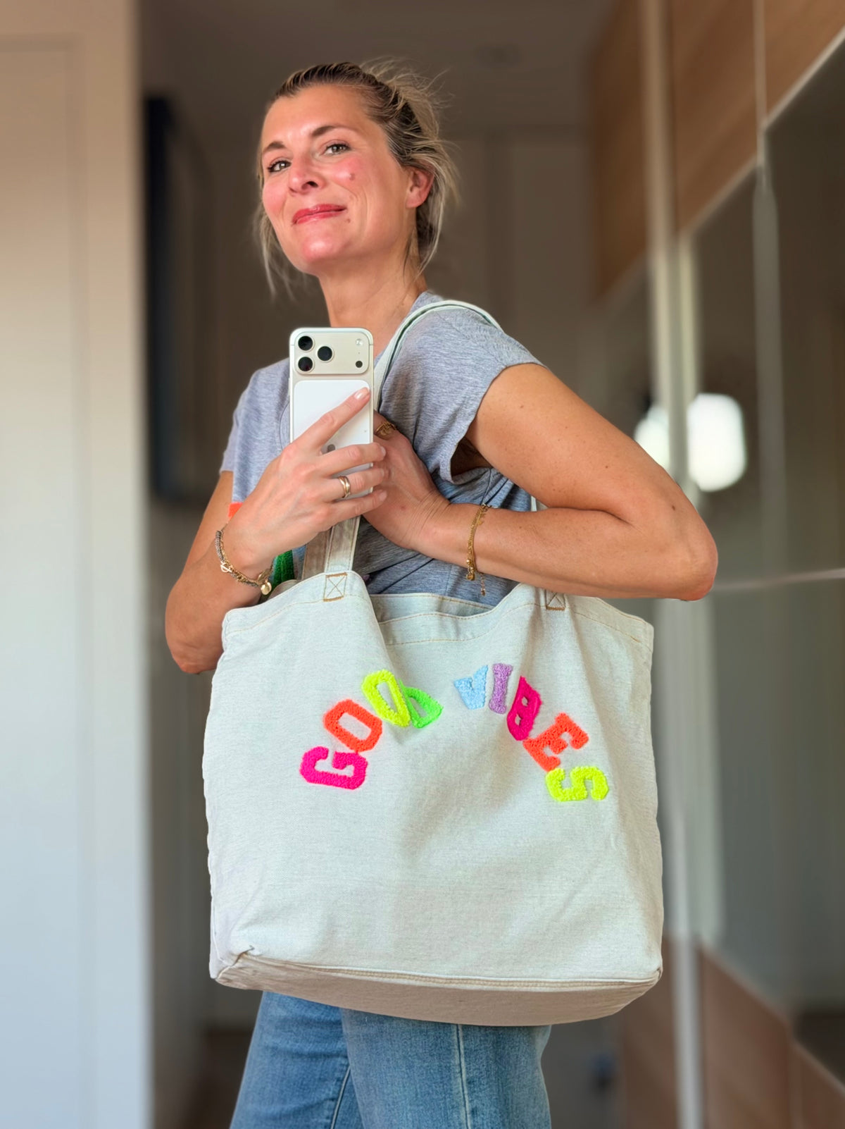 Grand cabas Tote bag GOOD VIBES Jean bleu delavé VANINA - FIN DE SÉRIE