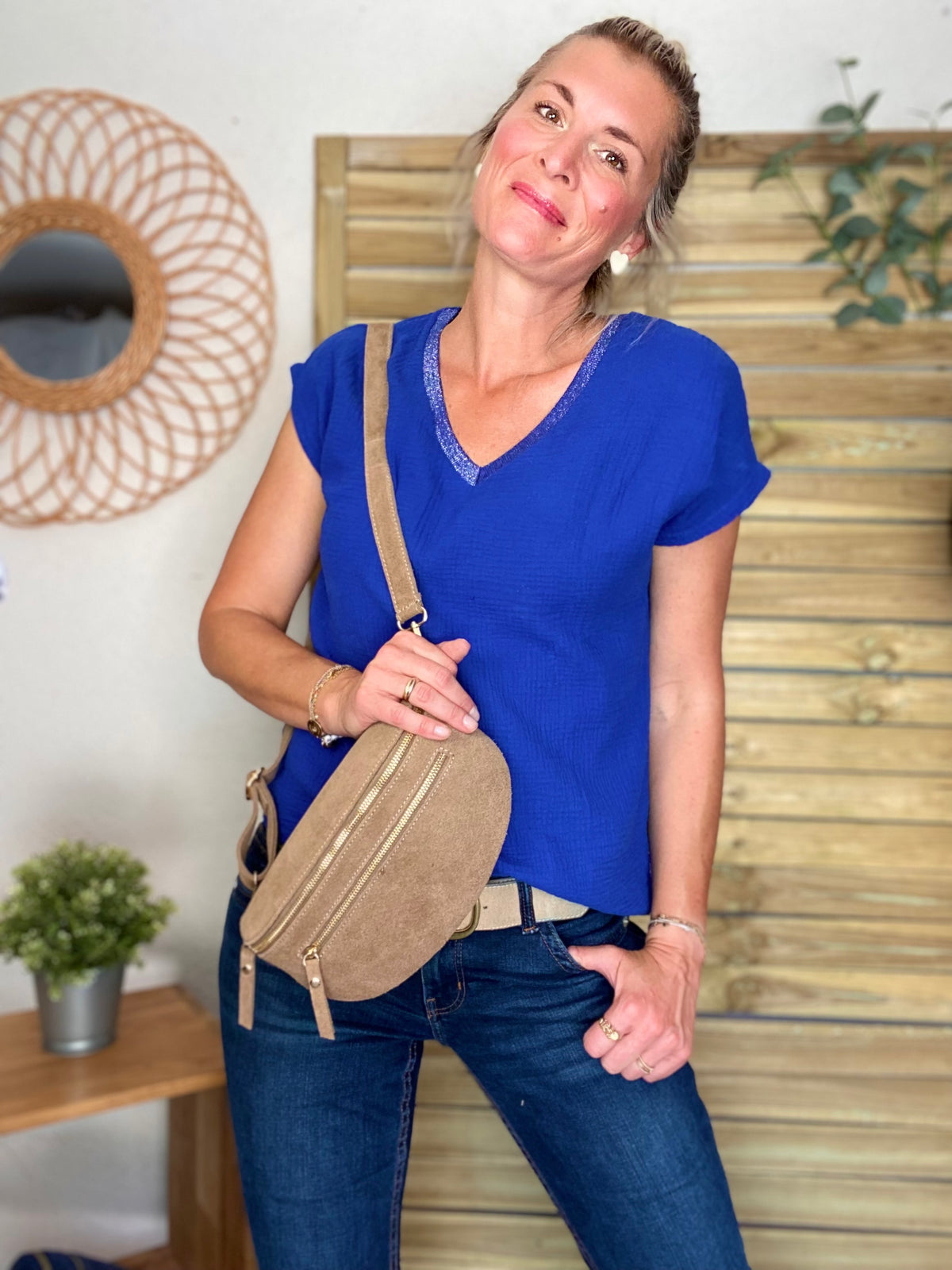 Sac banane en croûte de cuir + poche avant ALISON - Taupe