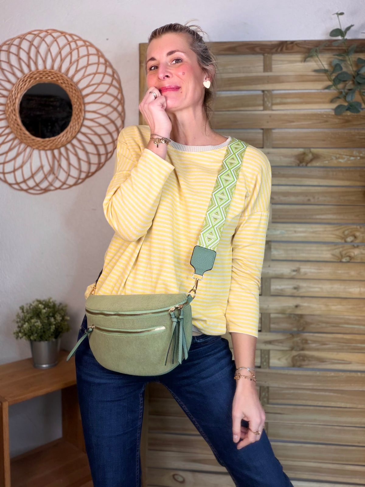 Sac banane en velours côtelé, sangle fantaisie - KATY - Vert sauge - FIN DE SÉRIE