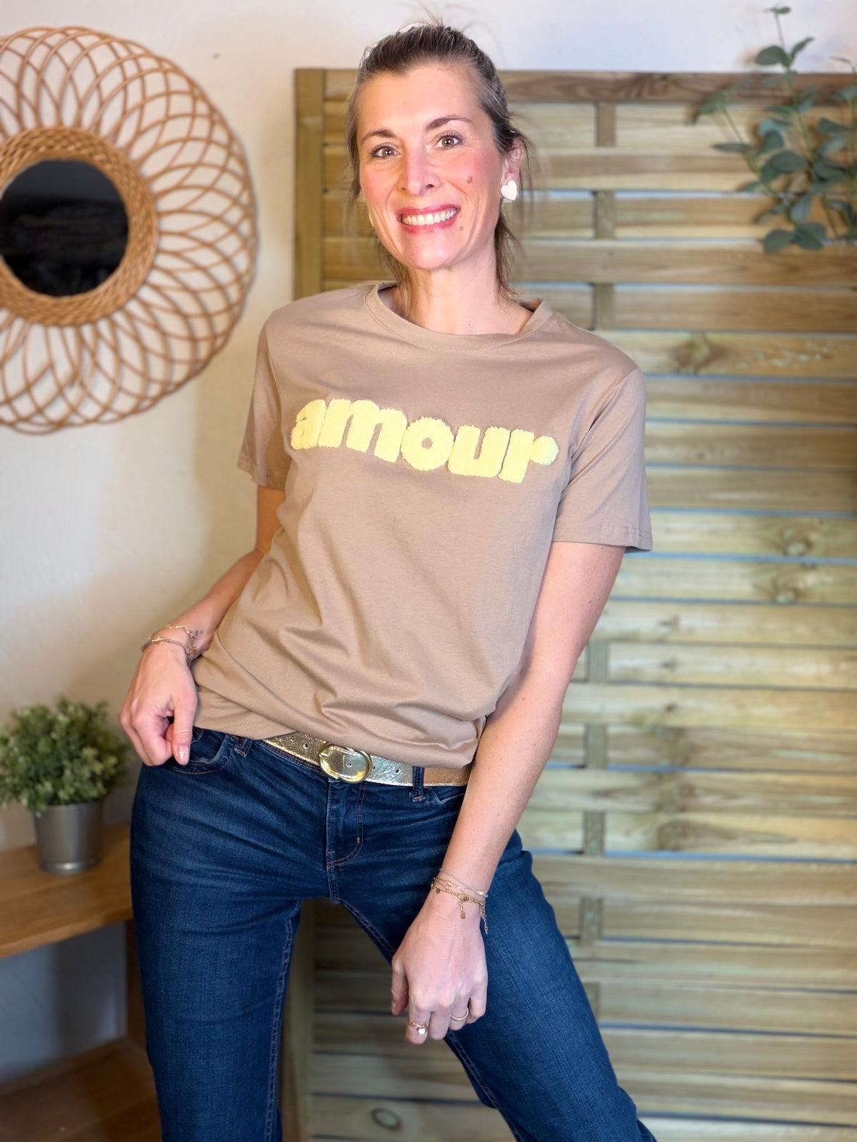 Tee shirt amour MAÏA Taupe/jaune - FIN DE SÉRIE