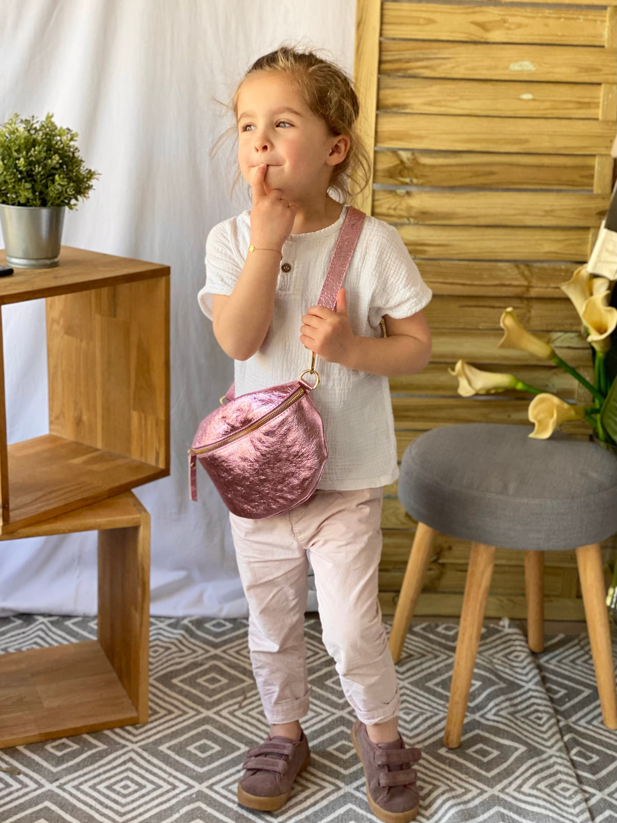 Sac banane M en cuir irisé 24cm ROMY Rose clair (12 coloris)