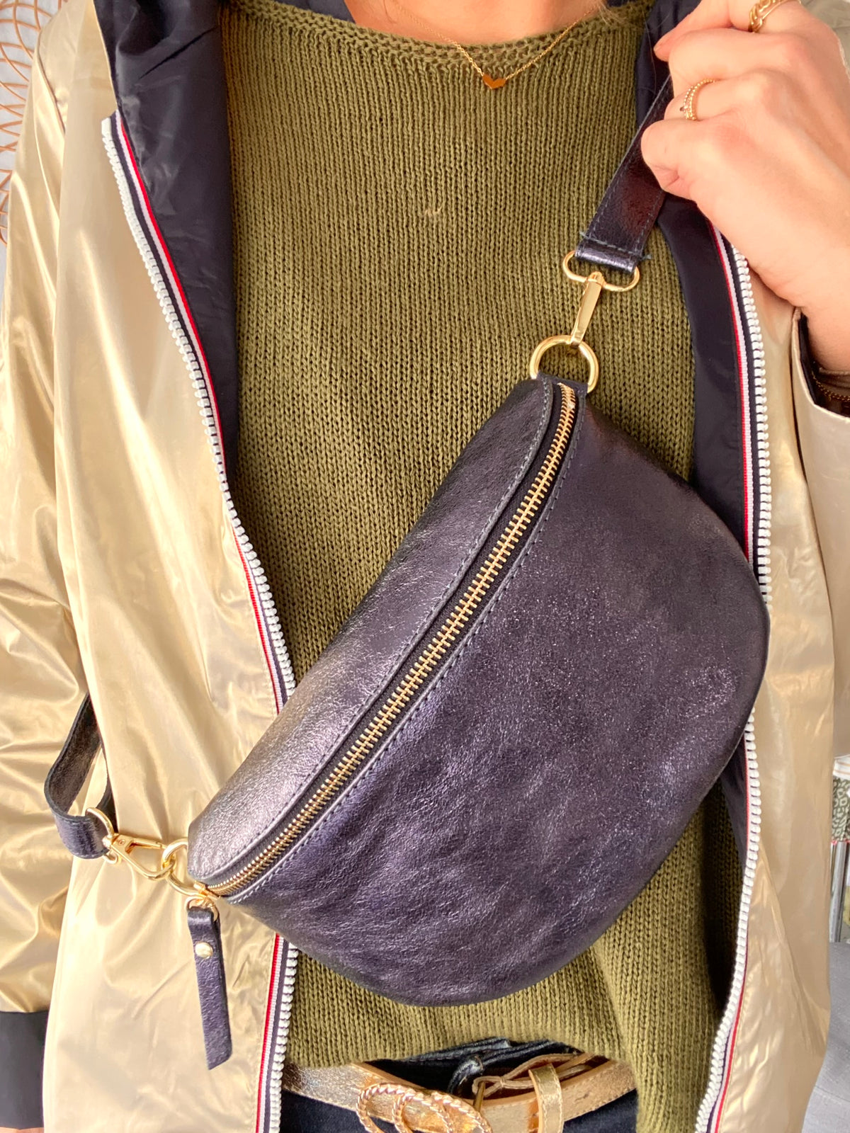 Sac banane en cuir irisé 24cm ROMY bleu marine (12 coloris)