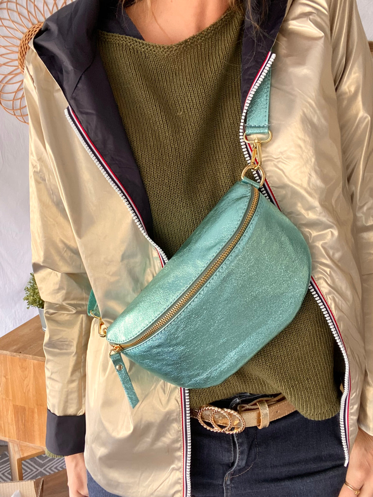 Sac banane M en cuir irisé 24cm ROMY Turquoise (12 coloris)