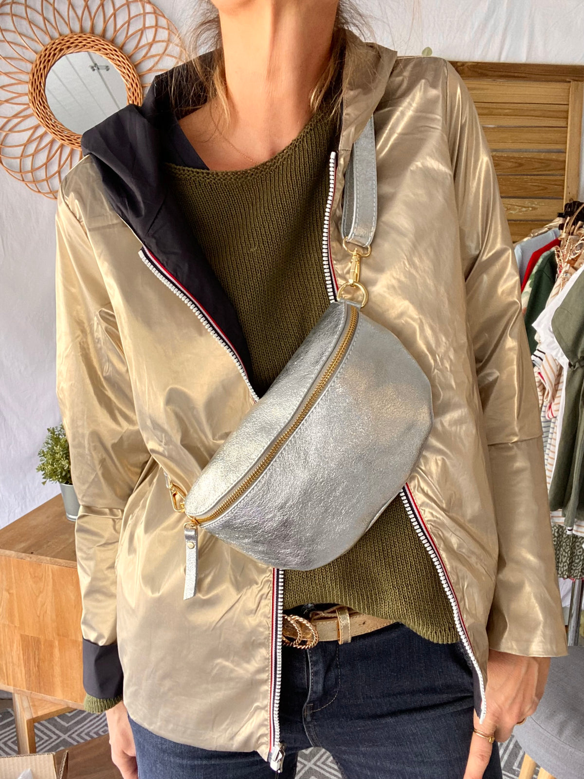 Sac banane M en cuir irisé 24cm ROMY Argent clair (12 coloris)