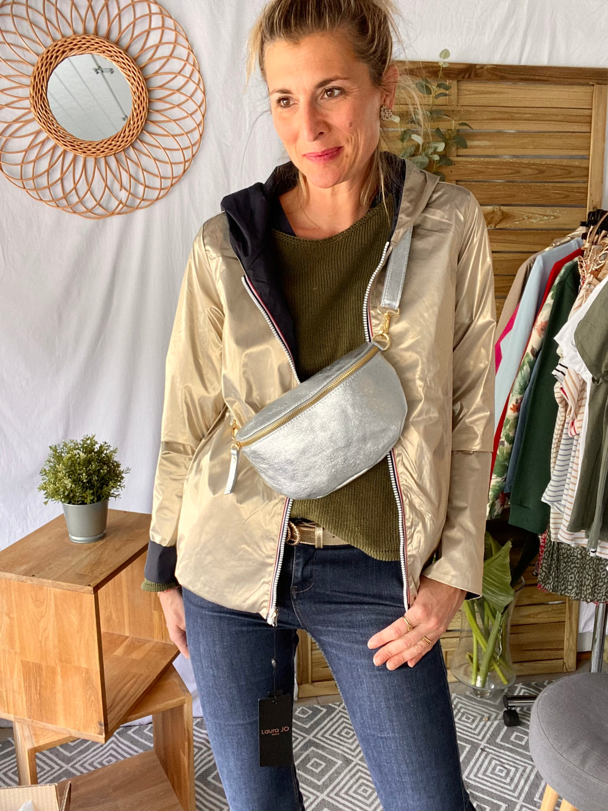 Sac banane M en cuir irisé 24cm ROMY Argent clair (12 coloris)