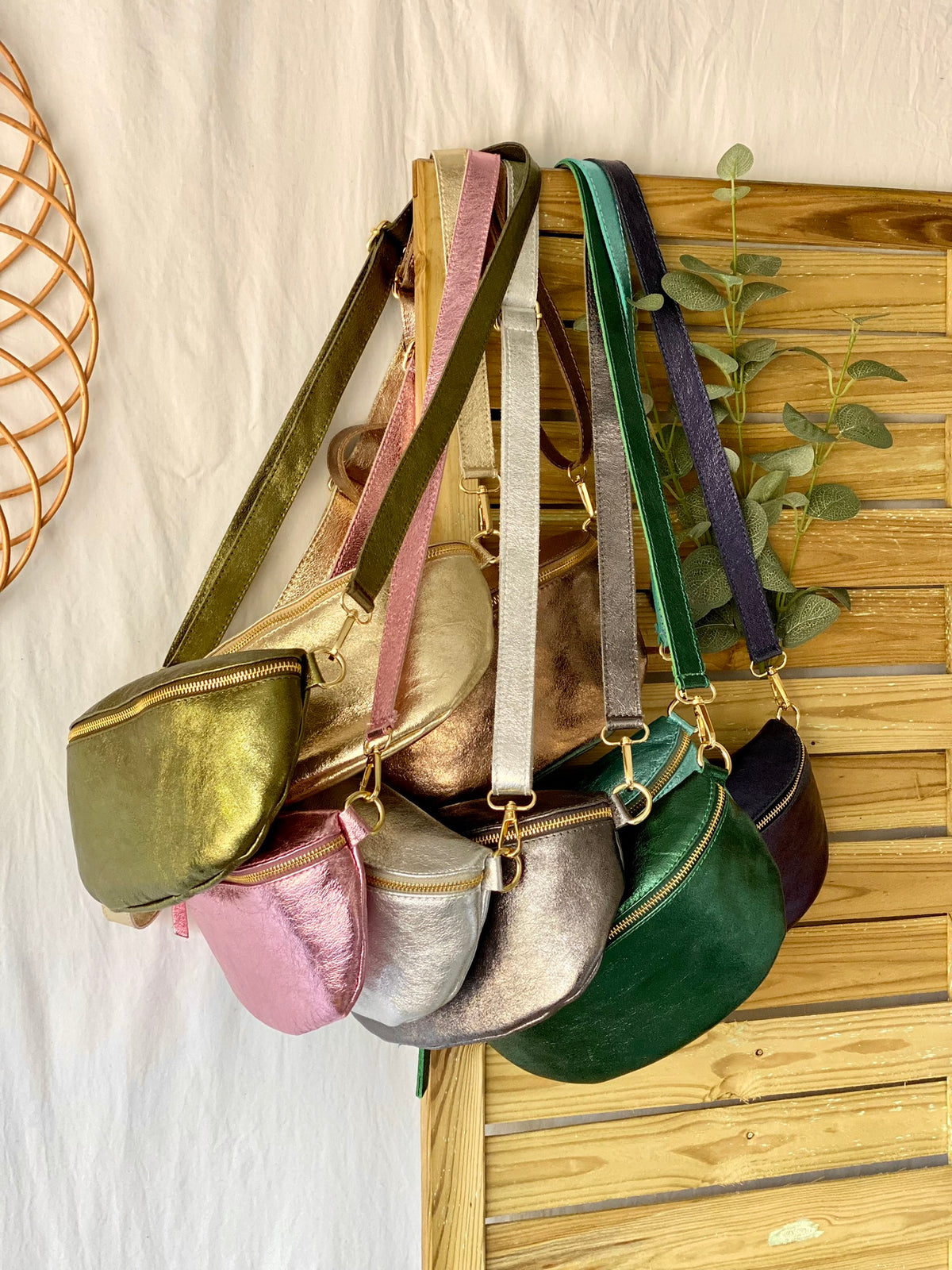 Sac banane M en cuir irisé 24cm ROMY Argent clair (12 coloris)