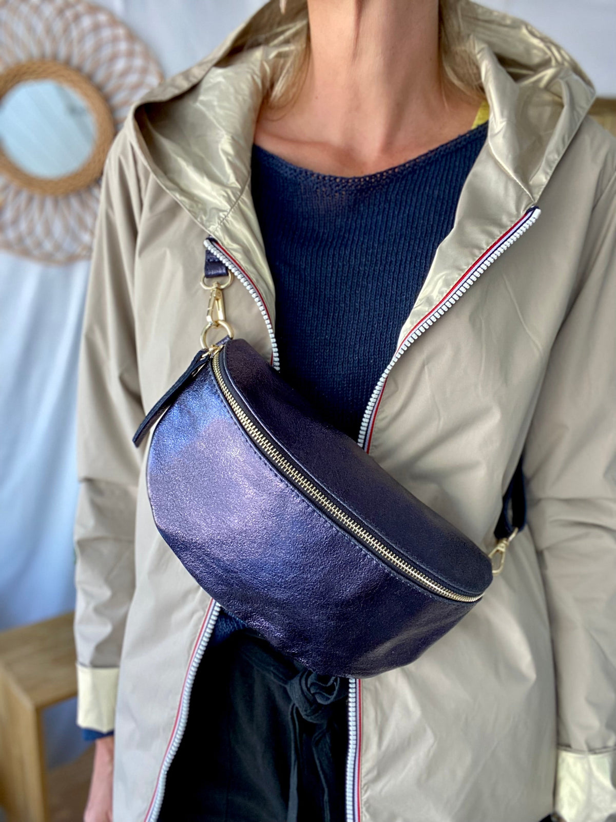 Sac banane L en cuir irisé 28cm - JOYCE - Bleu marine