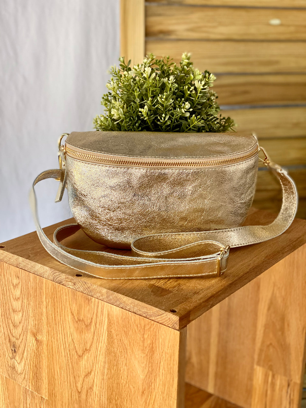 Sac banane M en cuir irisé 24cm ROMY Doré