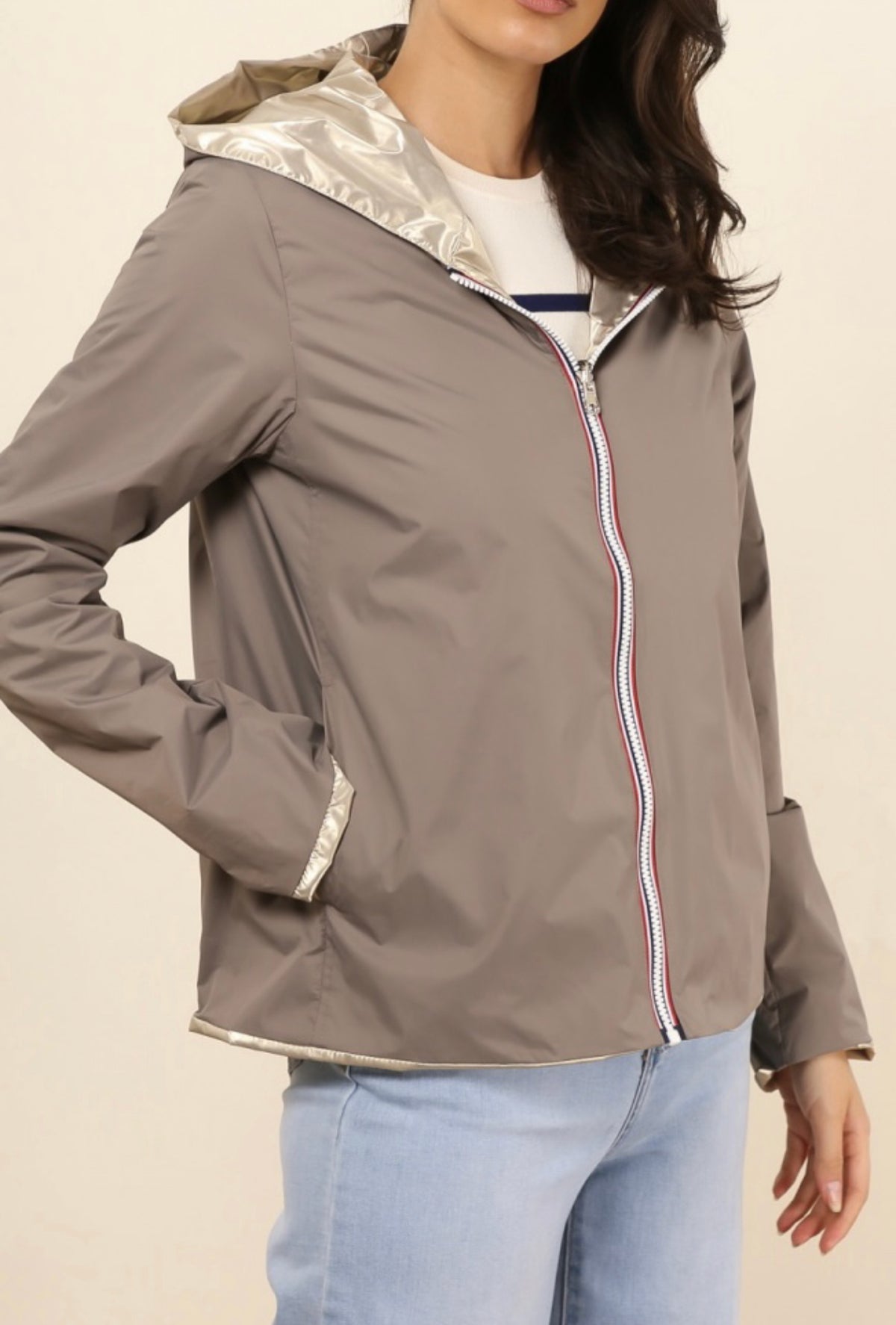 LAURA JO. Imperméable réversible léger GARANCE COURT - Gris taupe/Doré