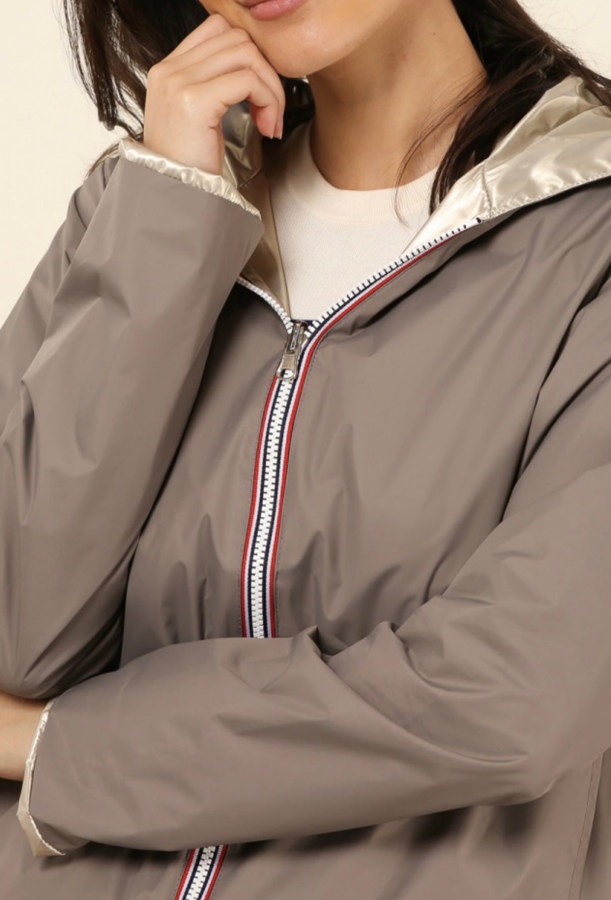 LAURA JO. Imperméable réversible léger GARANCE COURT - Gris taupe/Doré